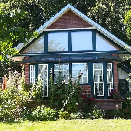 Haus Rosenweg * Klausdorf (Vorpommern-Rugen)